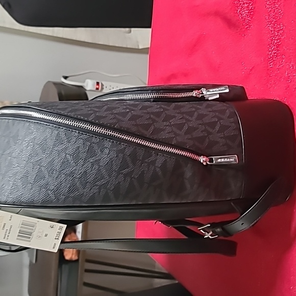 - NWT MICHAEL KORS CONNIE Black BACKPACK - Picture 6 of 6